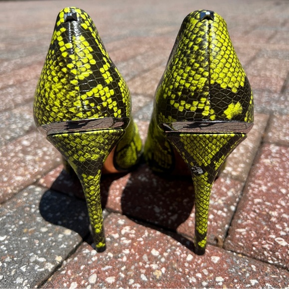 Ted Baker Izbelos neon yellow snakeskin heels - Picture 3 of 12